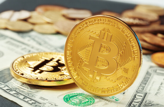 Bitcóin pierde más de 14 % y toca mínimos desde diciembre de 2020