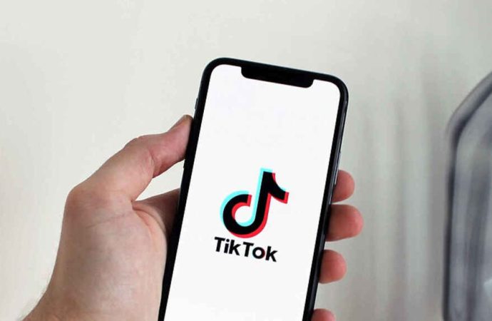 Por qué TikTok ocultará anuncios publicitarios en Europa y no en otros continentes