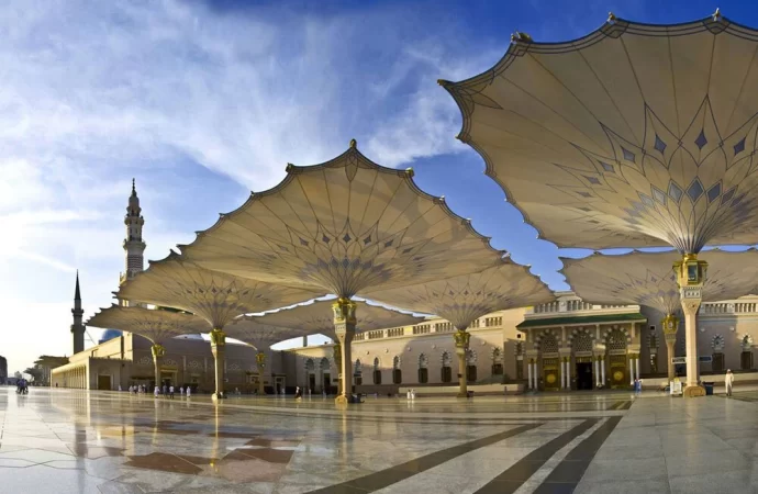 Sombrillas gigantes contra el calor: lo que podemos aprender de Arabia Saudita para protegernos del clima