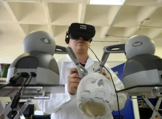 Simulador universitario, único en su tipo en el mundo, capacita para microcirugías cerebrales